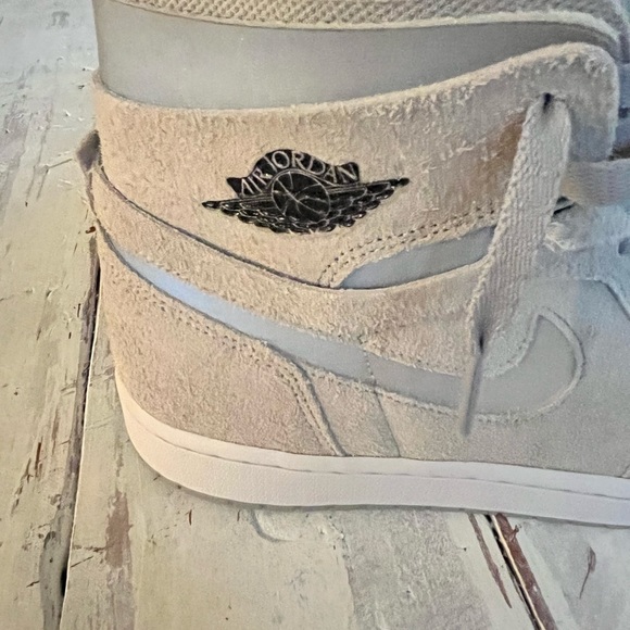 SWEET!!Worn 1x Jordan One’s Zoom Air Comfort Gray w/ Silver. Women’s size 10.5 - Picture 10 of 10